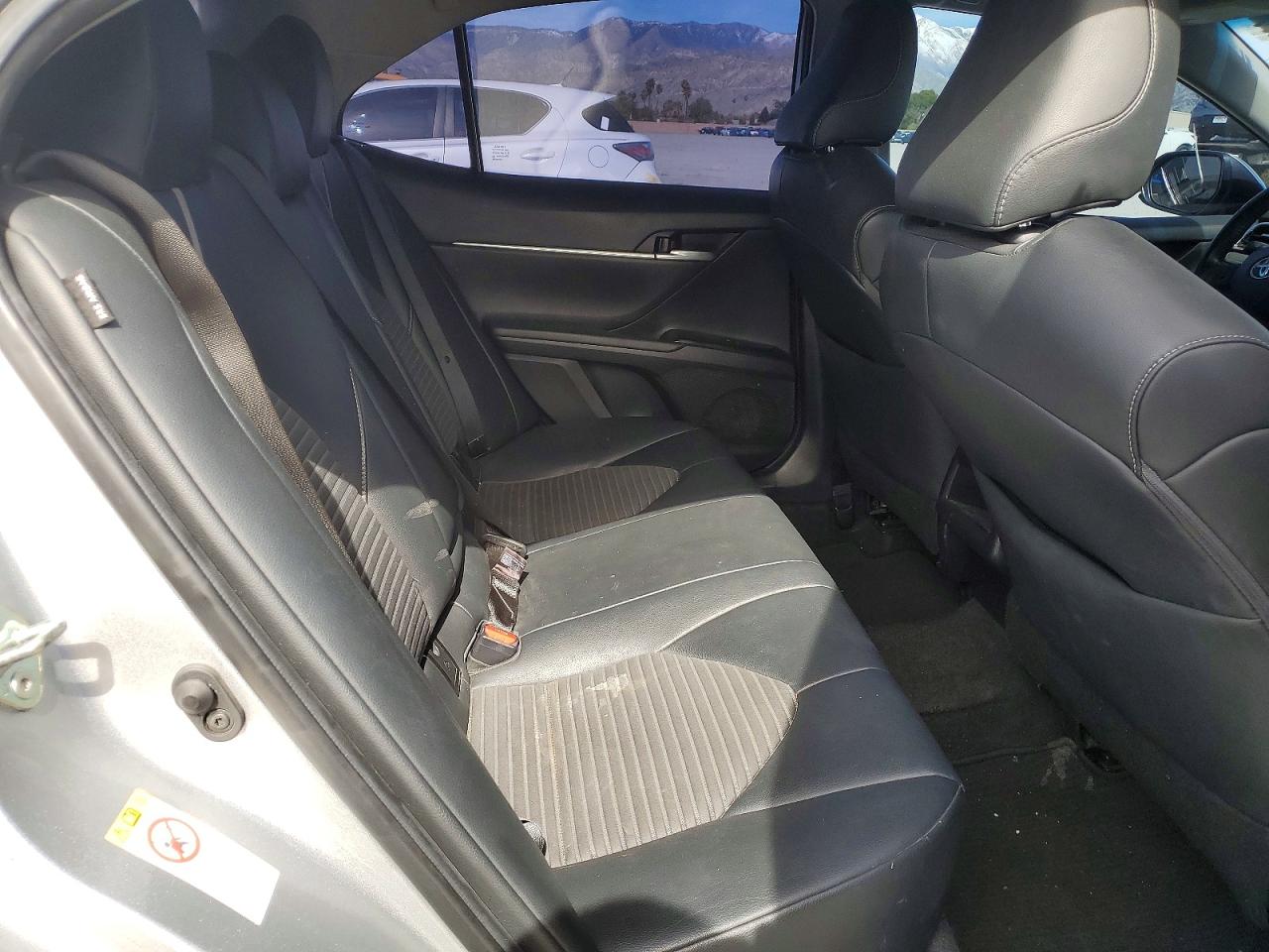 2018 TOYOTA CAMRY SE photo 19