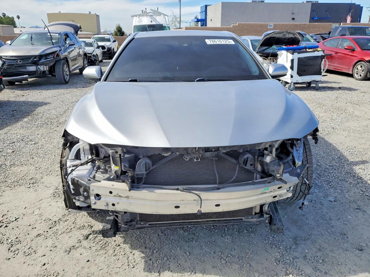 2018 TOYOTA CAMRY SE photo 9