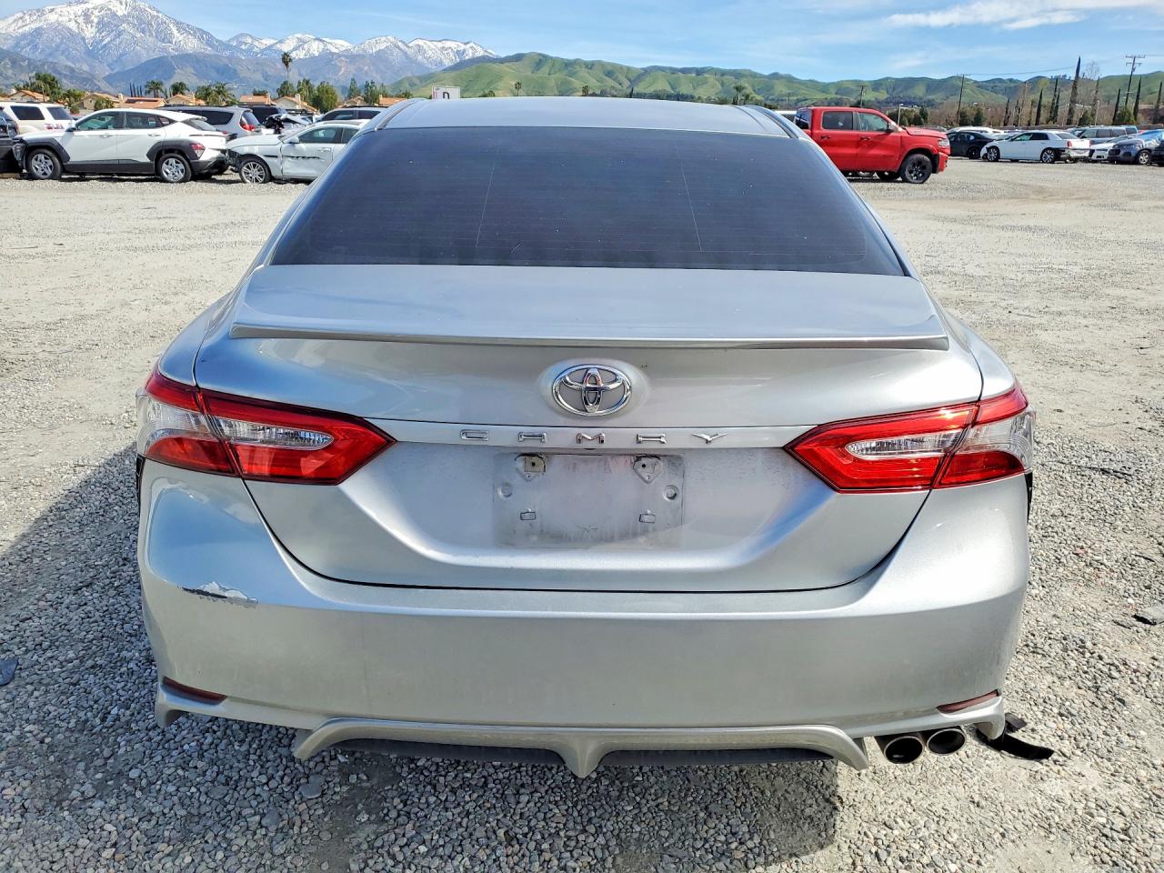 2018 TOYOTA CAMRY SE photo 11