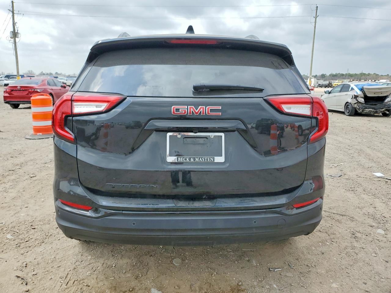 2024 GMC TERRAIN SLE photo 6