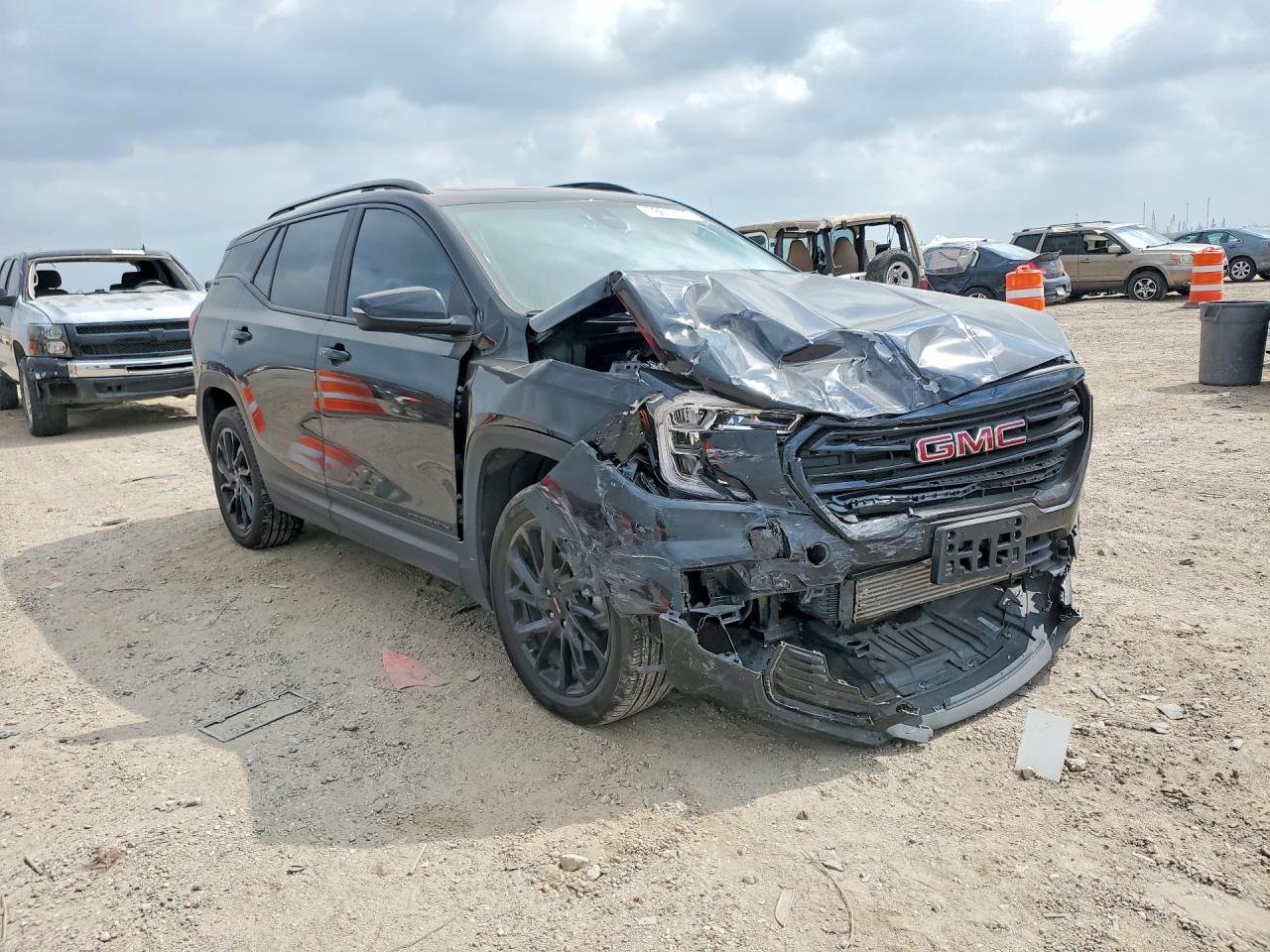 2024 GMC TERRAIN SLE photo 4