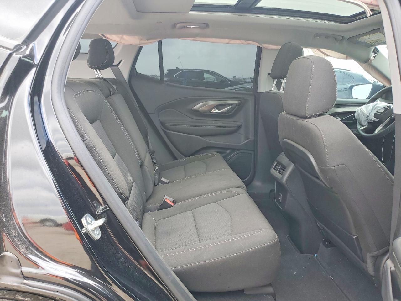 2024 GMC TERRAIN SLE photo 10