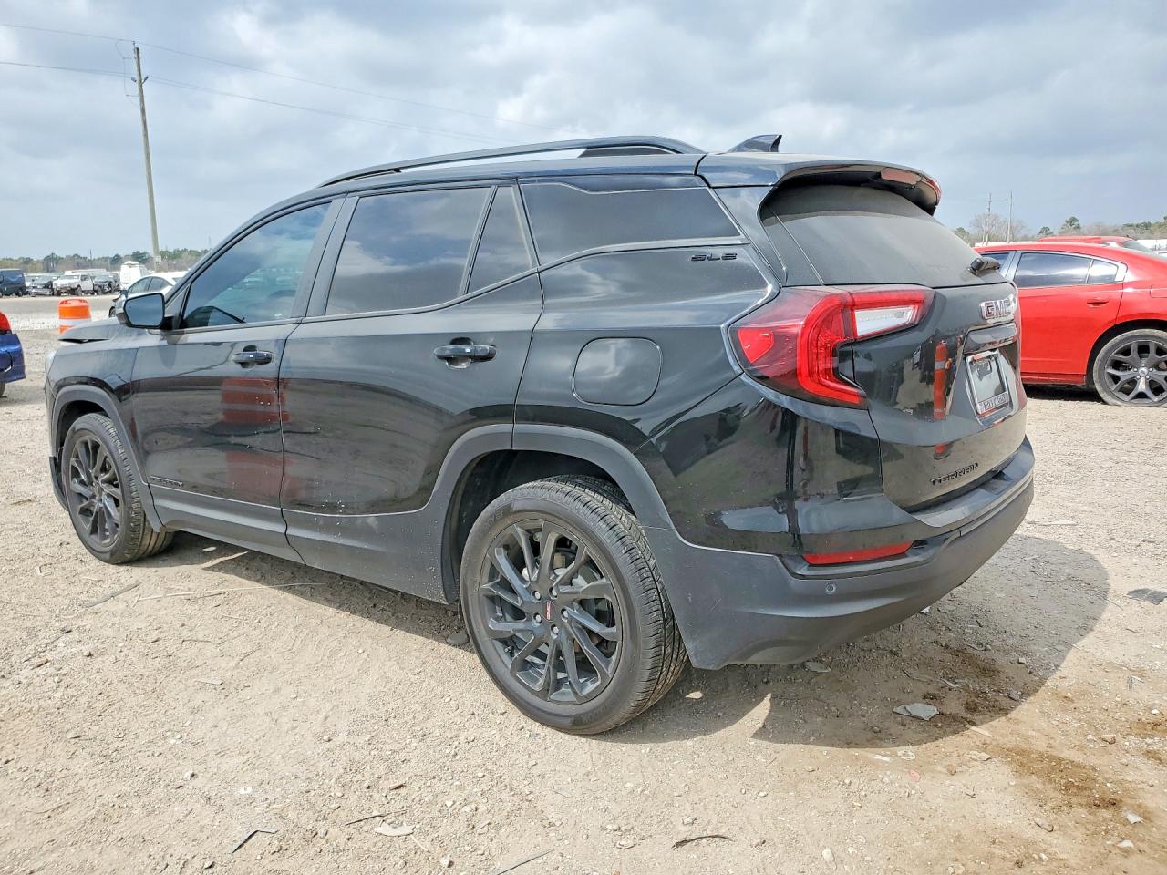 2024 GMC TERRAIN SLE photo 2