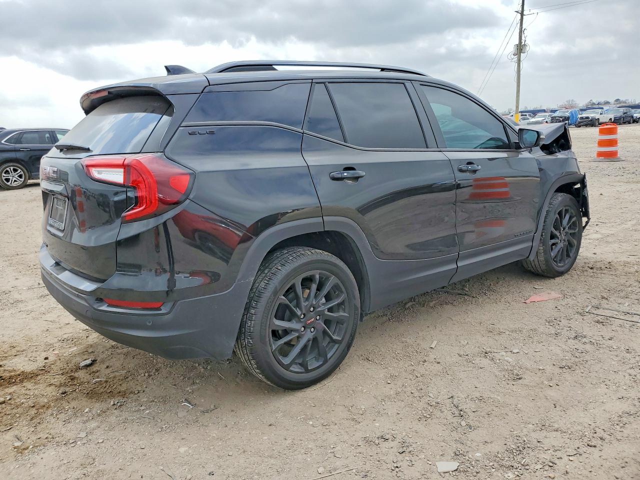 2024 GMC TERRAIN SLE photo 3