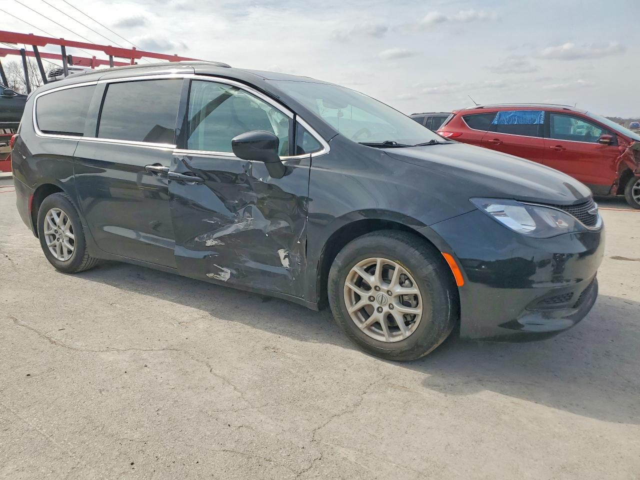2021 CHRYSLER VOYAGER LXI photo 4