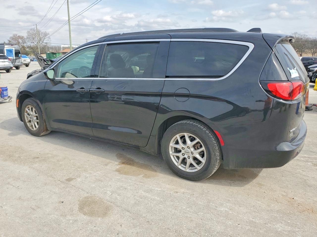 2021 CHRYSLER VOYAGER LXI photo 2