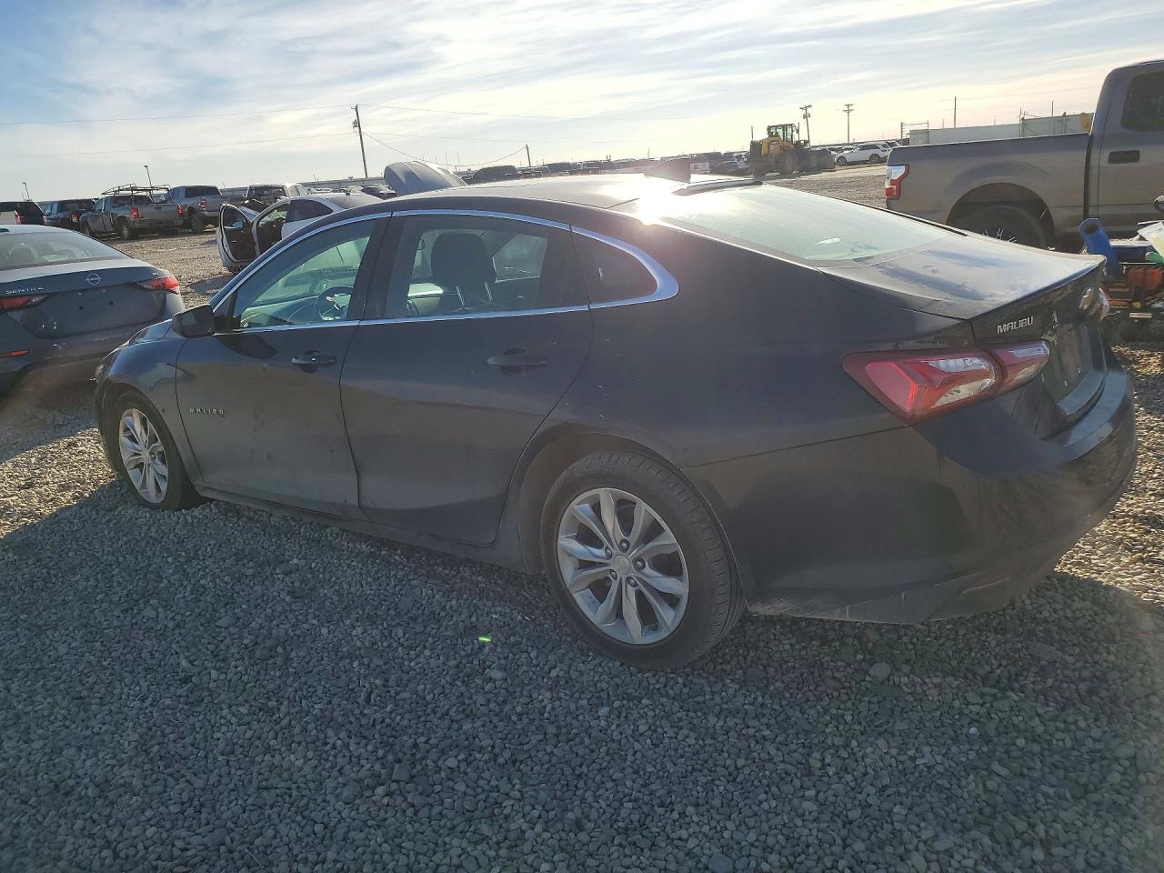 2021 CHEVROLET MALIBU LT photo 3