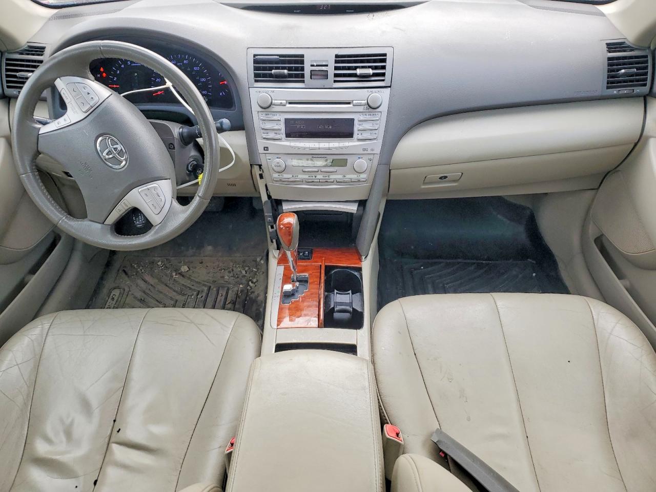 2011 TOYOTA CAMRY XLE photo 8