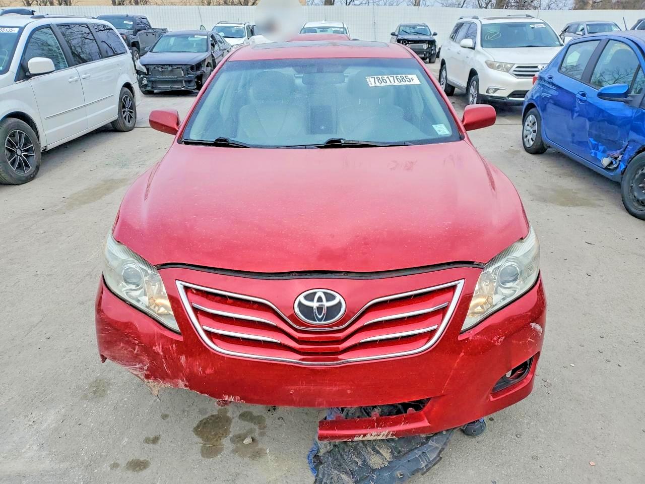 2011 TOYOTA CAMRY XLE photo 5