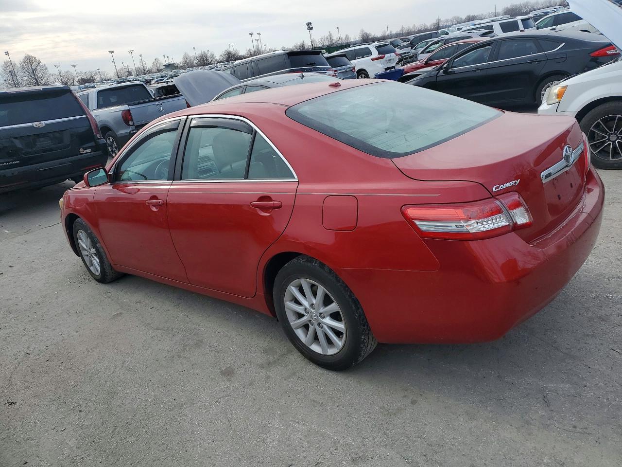 2011 TOYOTA CAMRY XLE photo 2