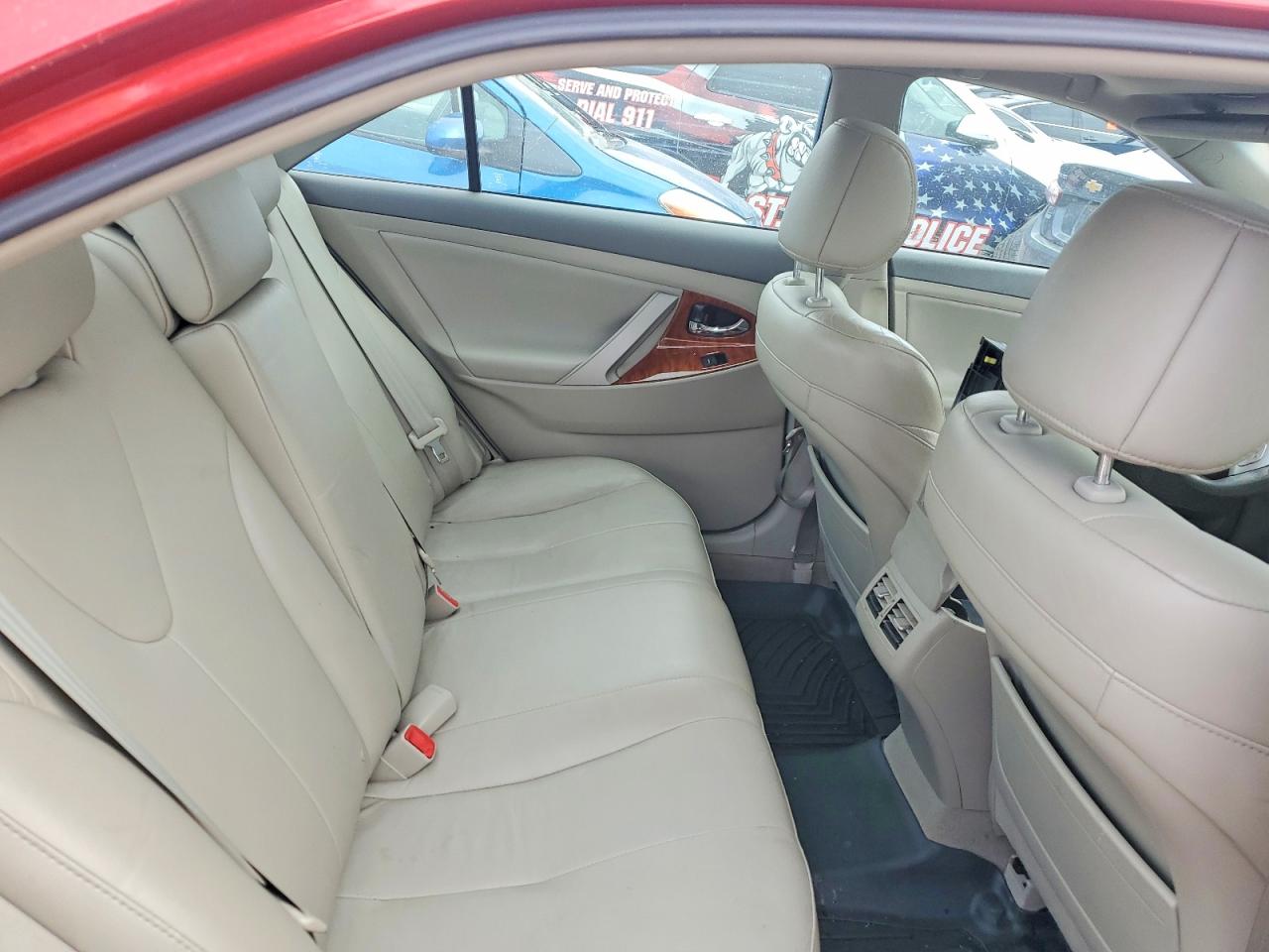 2011 TOYOTA CAMRY XLE photo 10
