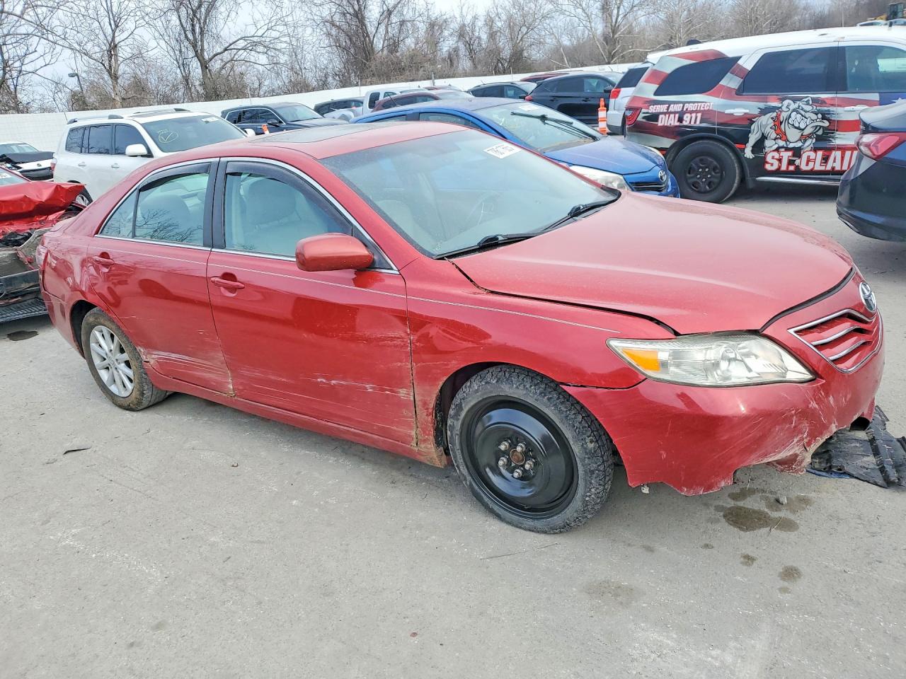 2011 TOYOTA CAMRY XLE photo 4