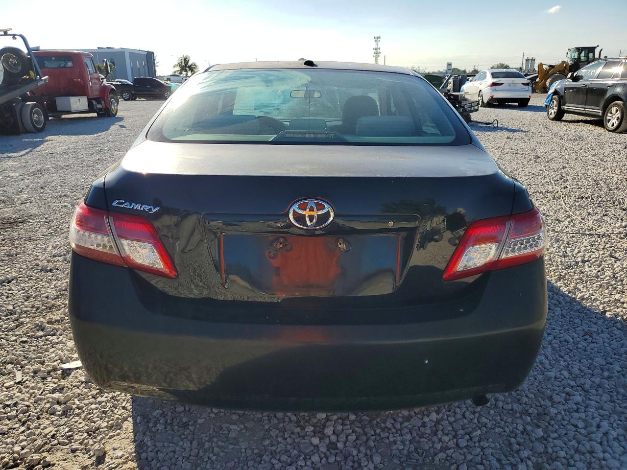 2011 TOYOTA CAMRY BASE photo 16