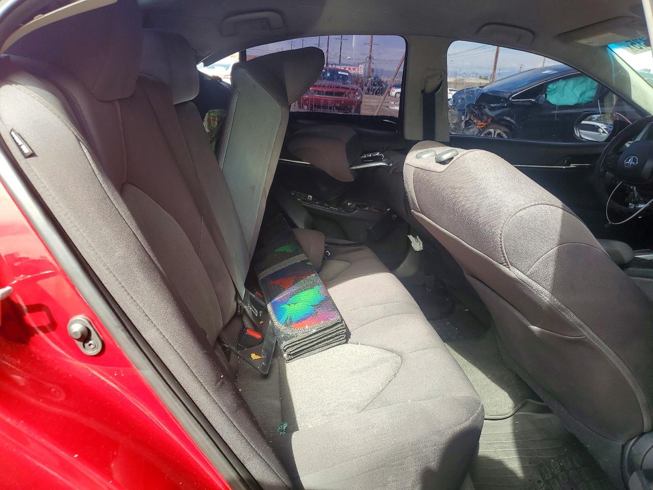 2020 TOYOTA CAMRY LE photo 19