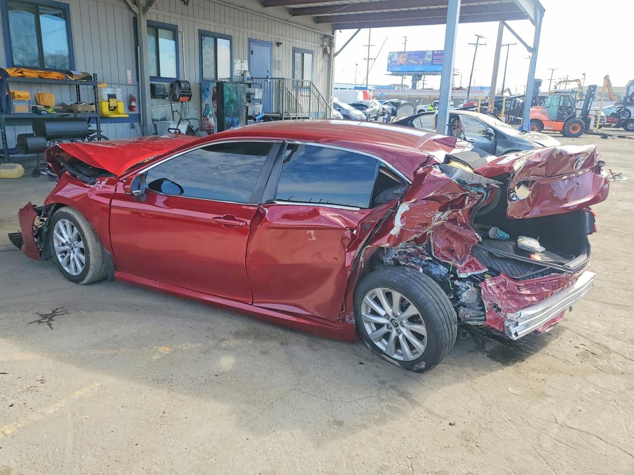 2020 TOYOTA CAMRY LE photo 3