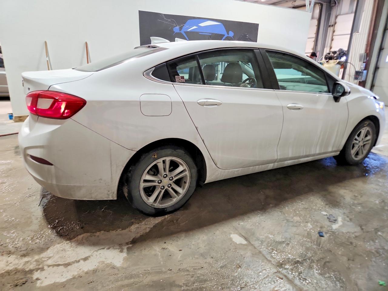 2017 CHEVROLET CRUZE LT photo 3