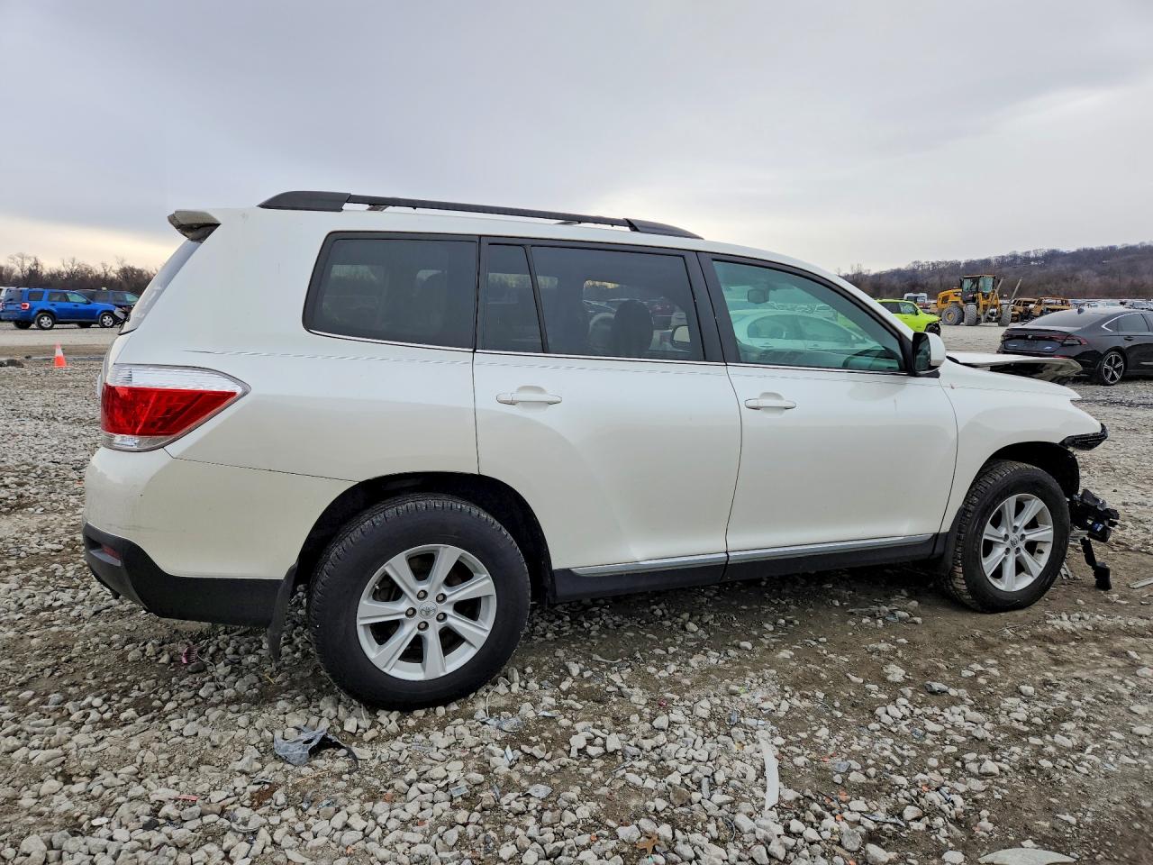 2013 TOYOTA HIGHLANDER BASE photo 5