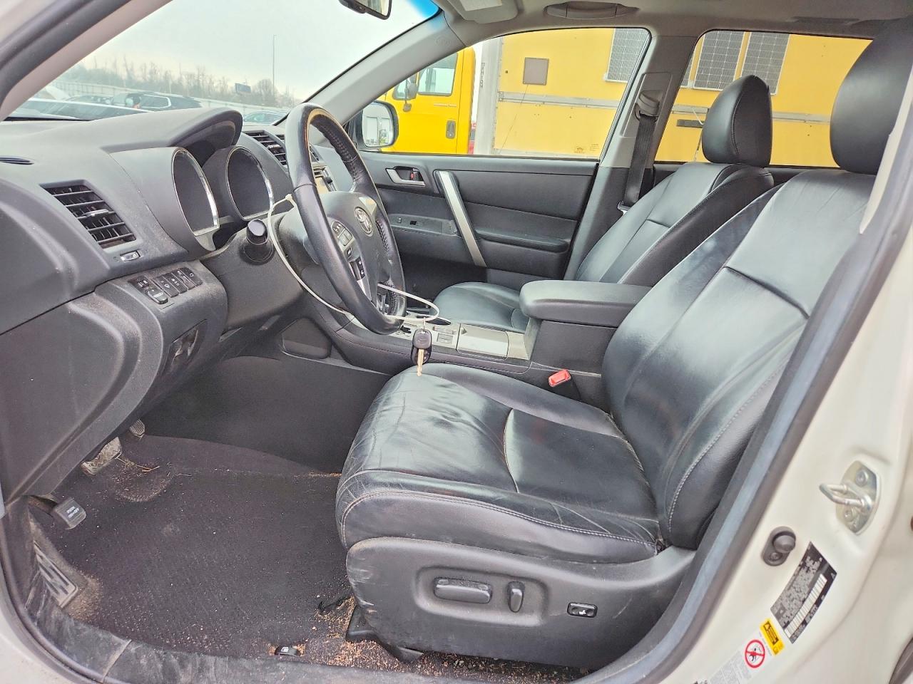 2013 TOYOTA HIGHLANDER BASE photo 13