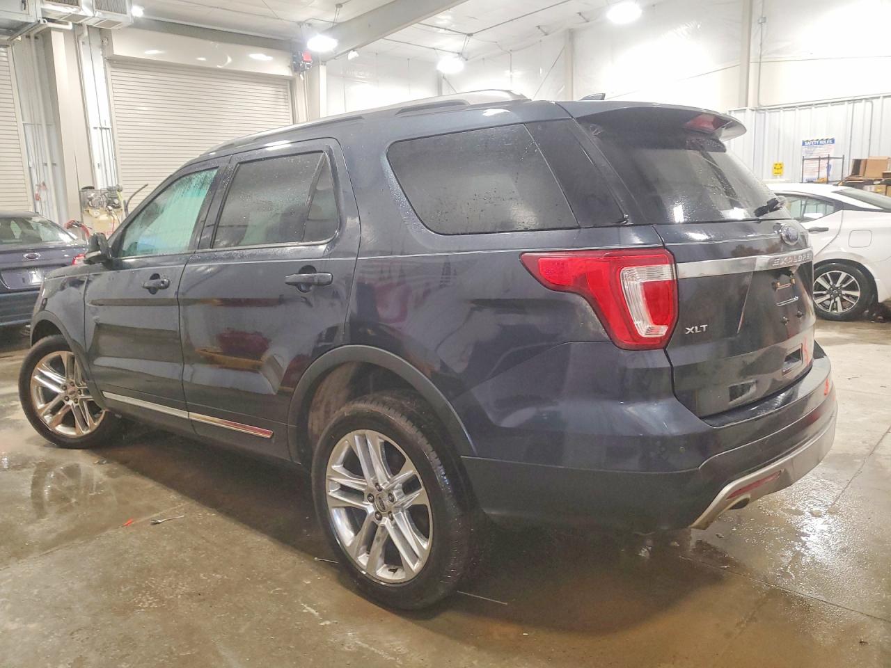 2017 FORD EXPLORER XLT photo 2