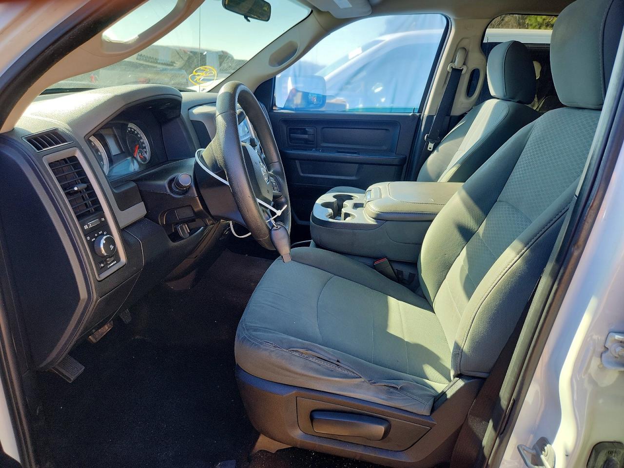 2014 RAM 1500 ST photo 19