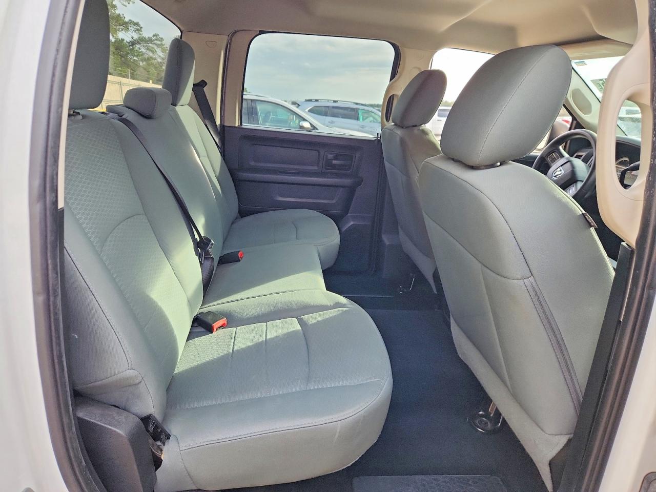 2014 RAM 1500 ST photo 28