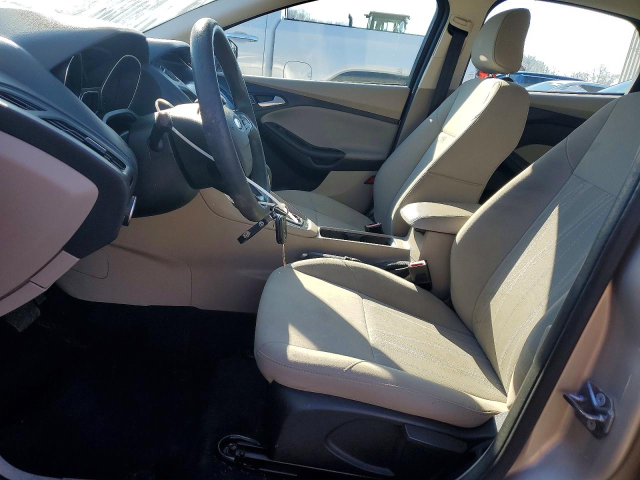 2018 FORD FOCUS SE photo 13