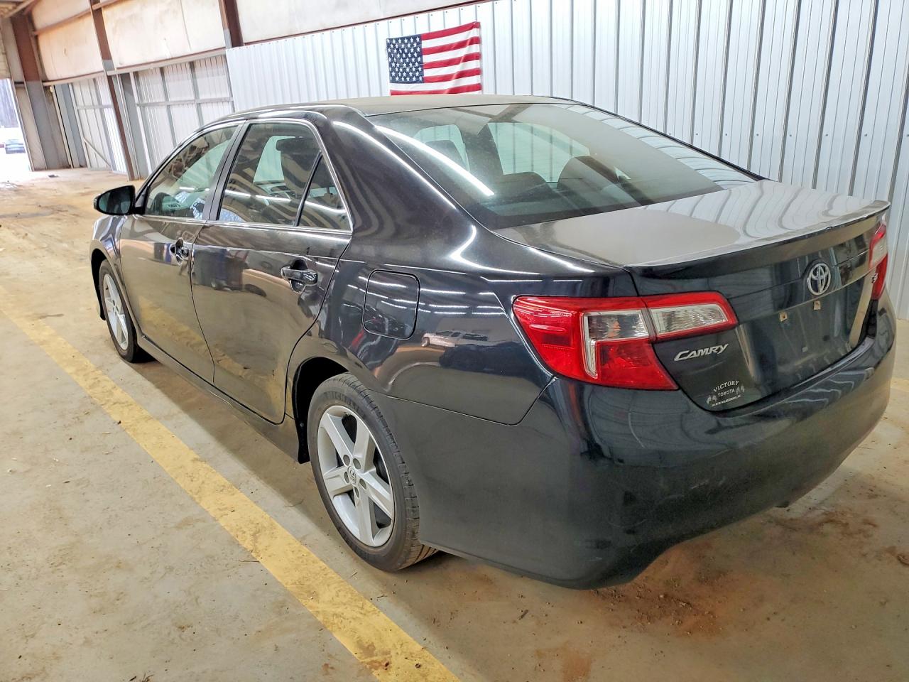 2013 TOYOTA CAMRY SE photo 2