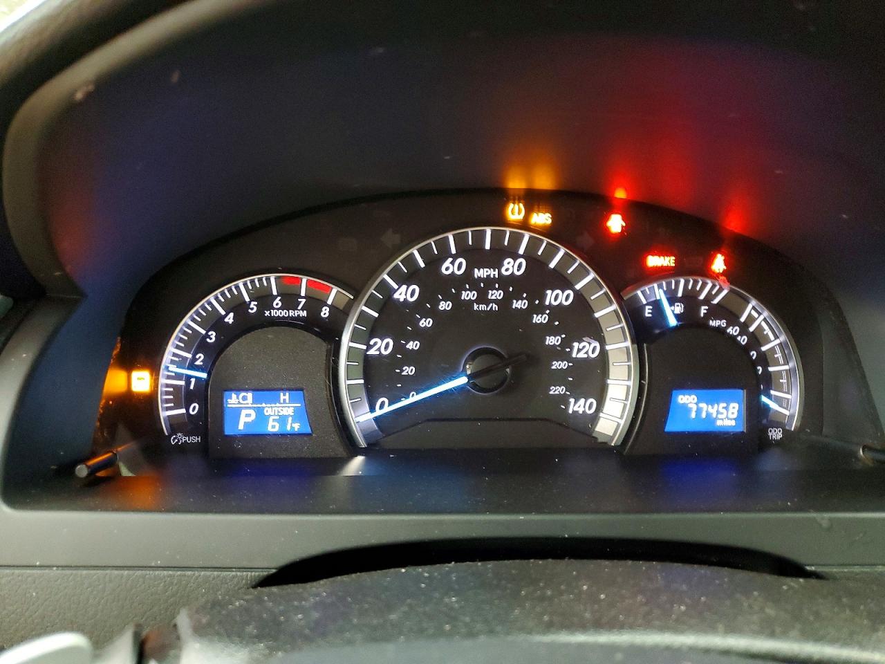 2013 TOYOTA CAMRY SE photo 9