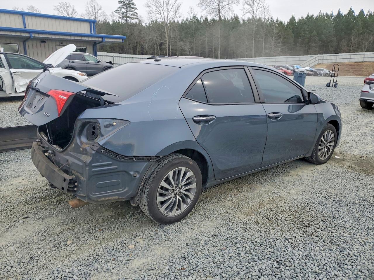 2017 TOYOTA COROLLA XLE photo 5