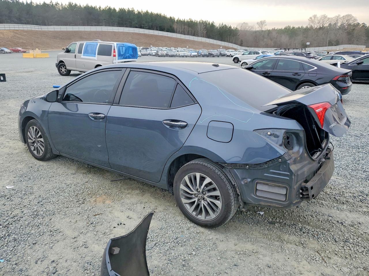 2017 TOYOTA COROLLA XLE photo 3