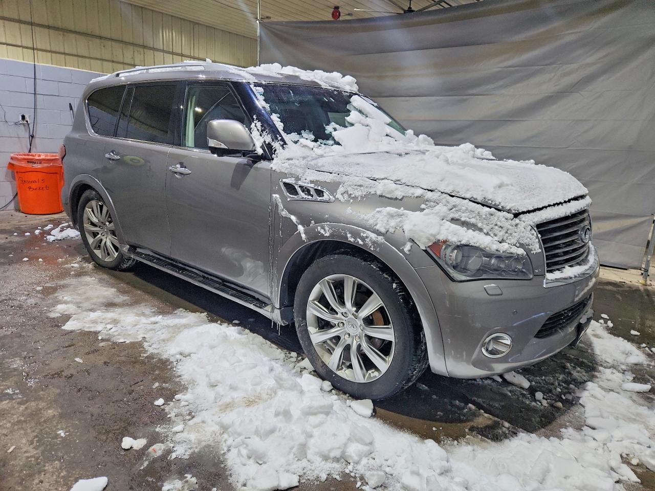 2011 INFINITI QX56 BASE photo 4