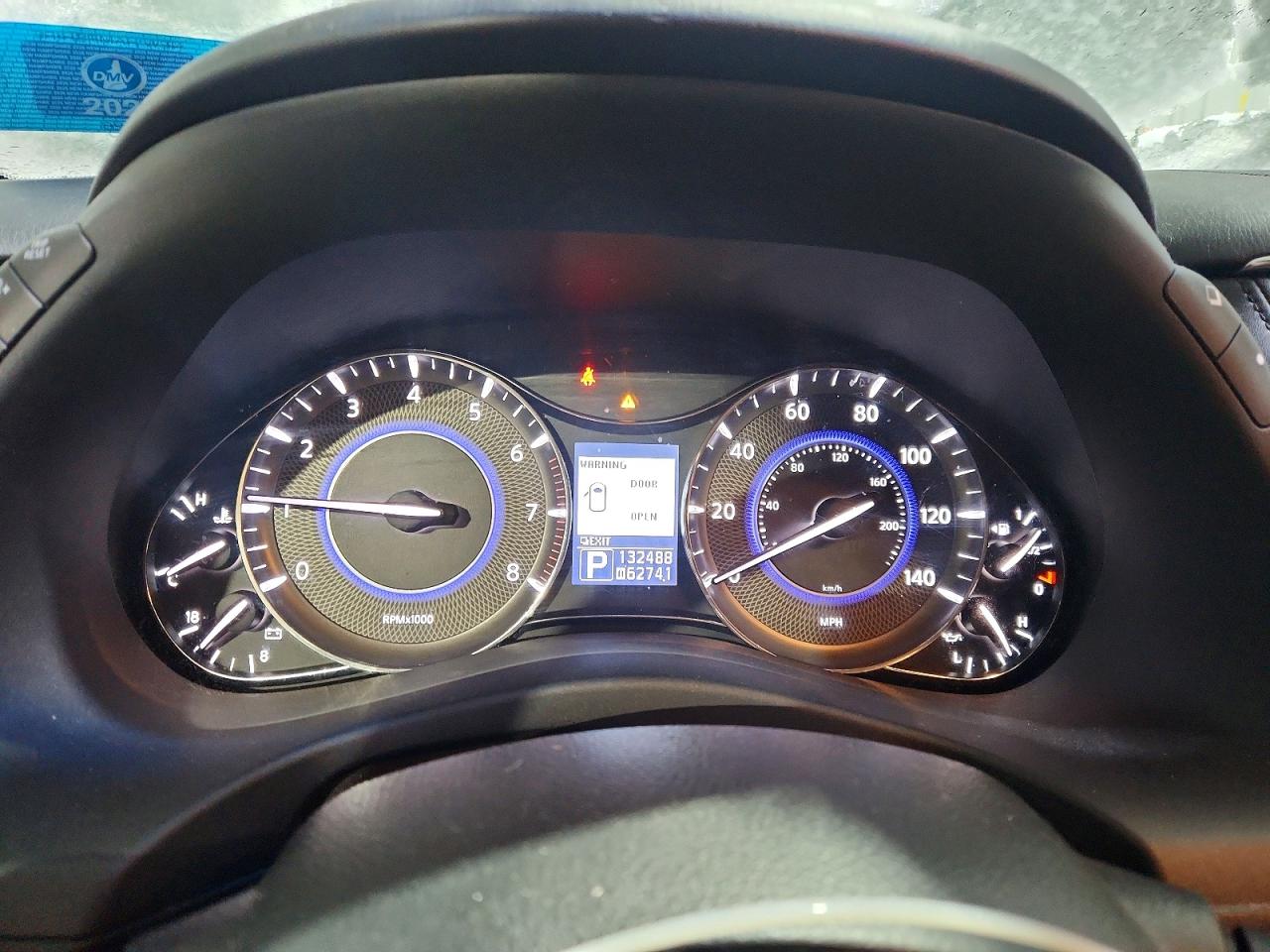 2011 INFINITI QX56 BASE photo 9