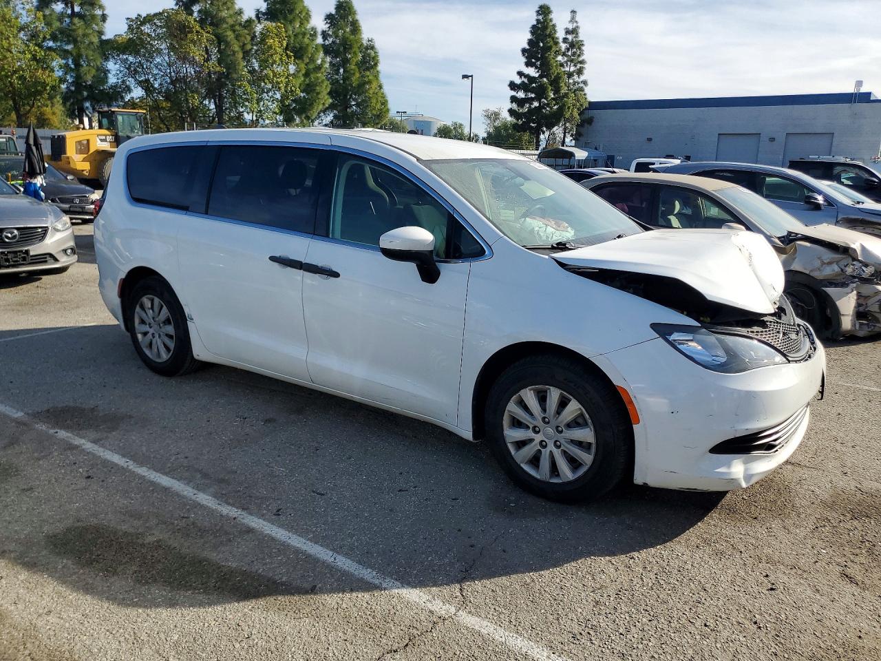 2020 CHRYSLER VOYAGER L photo 4