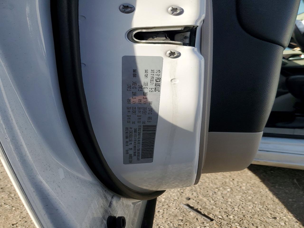 2020 CHRYSLER VOYAGER L photo 13