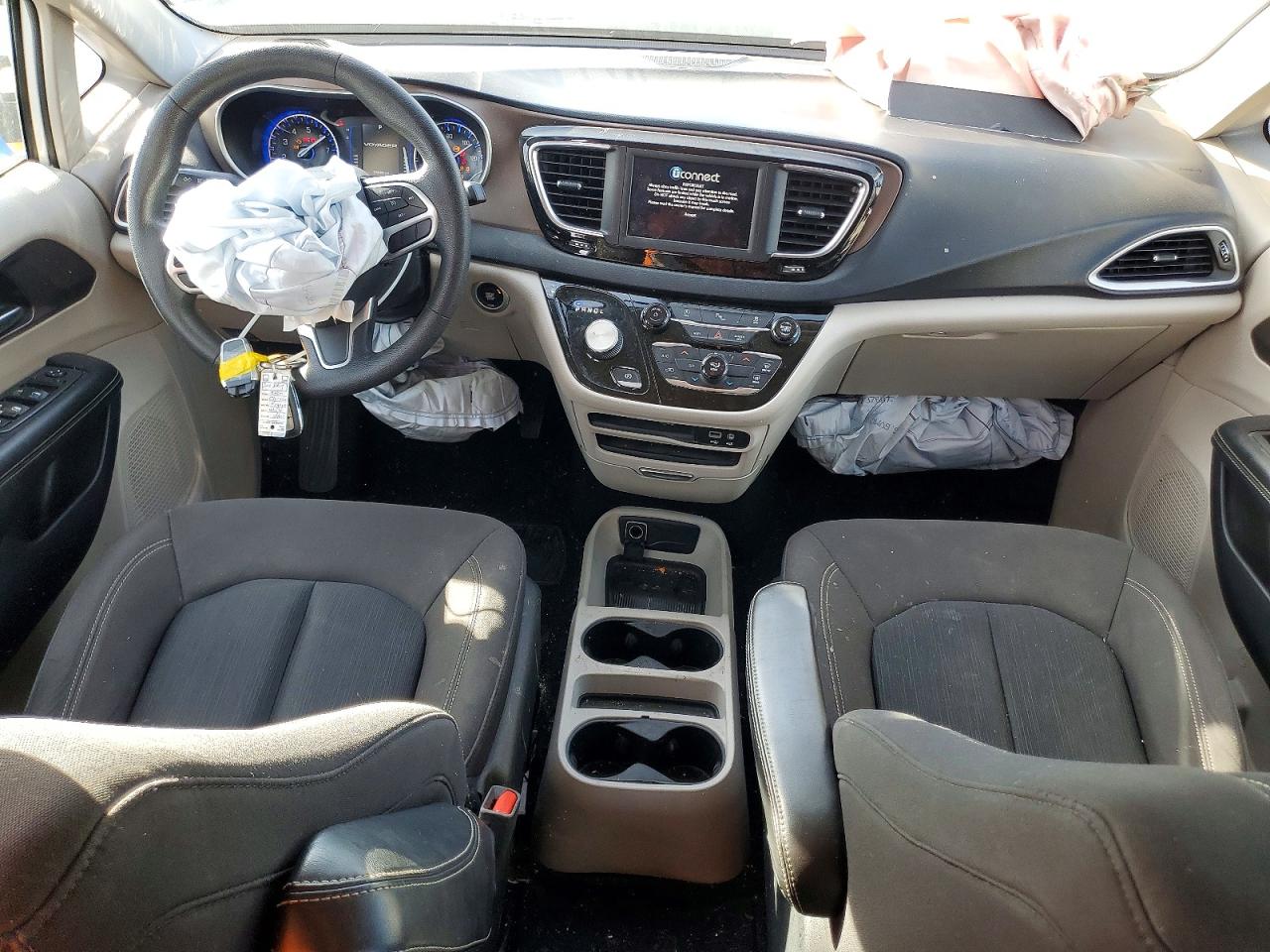 2020 CHRYSLER VOYAGER L photo 8