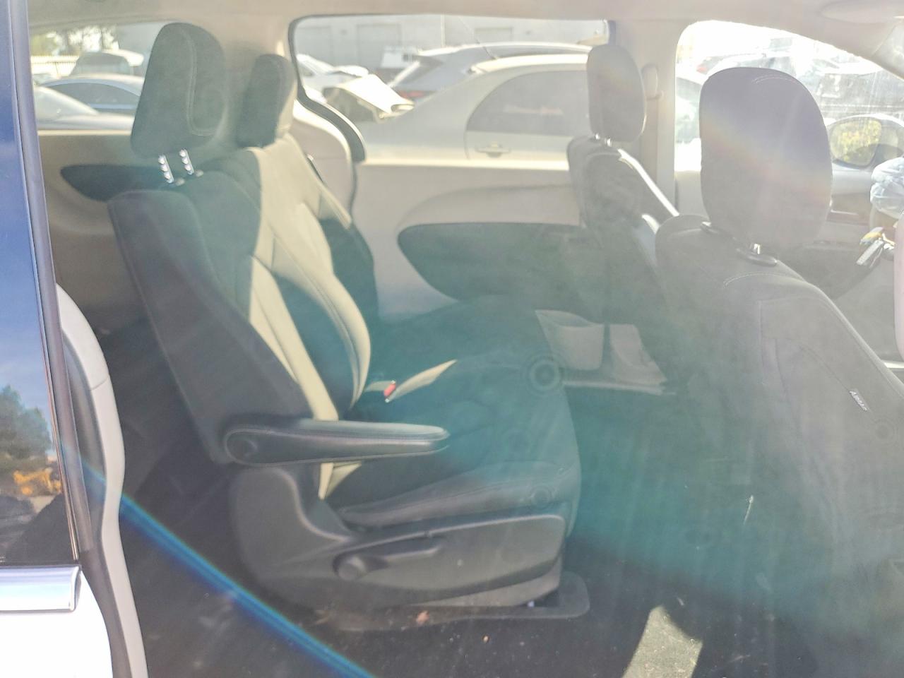 2020 CHRYSLER VOYAGER L photo 11