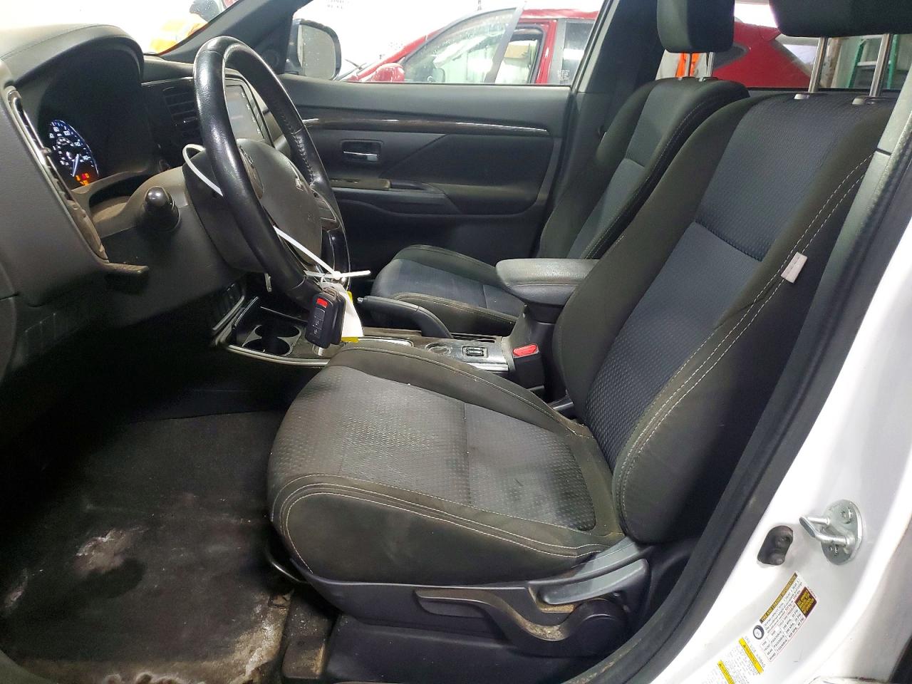 2018 MITSUBISHI OUTLANDER SE photo 19