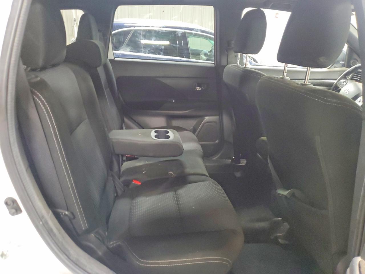 2018 MITSUBISHI OUTLANDER SE photo 28