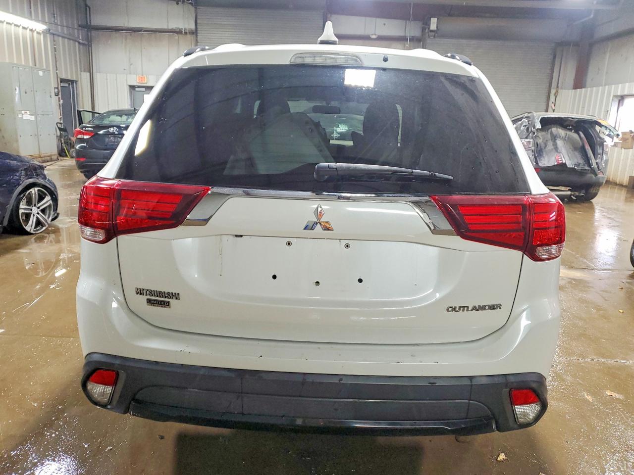 2018 MITSUBISHI OUTLANDER SE photo 16