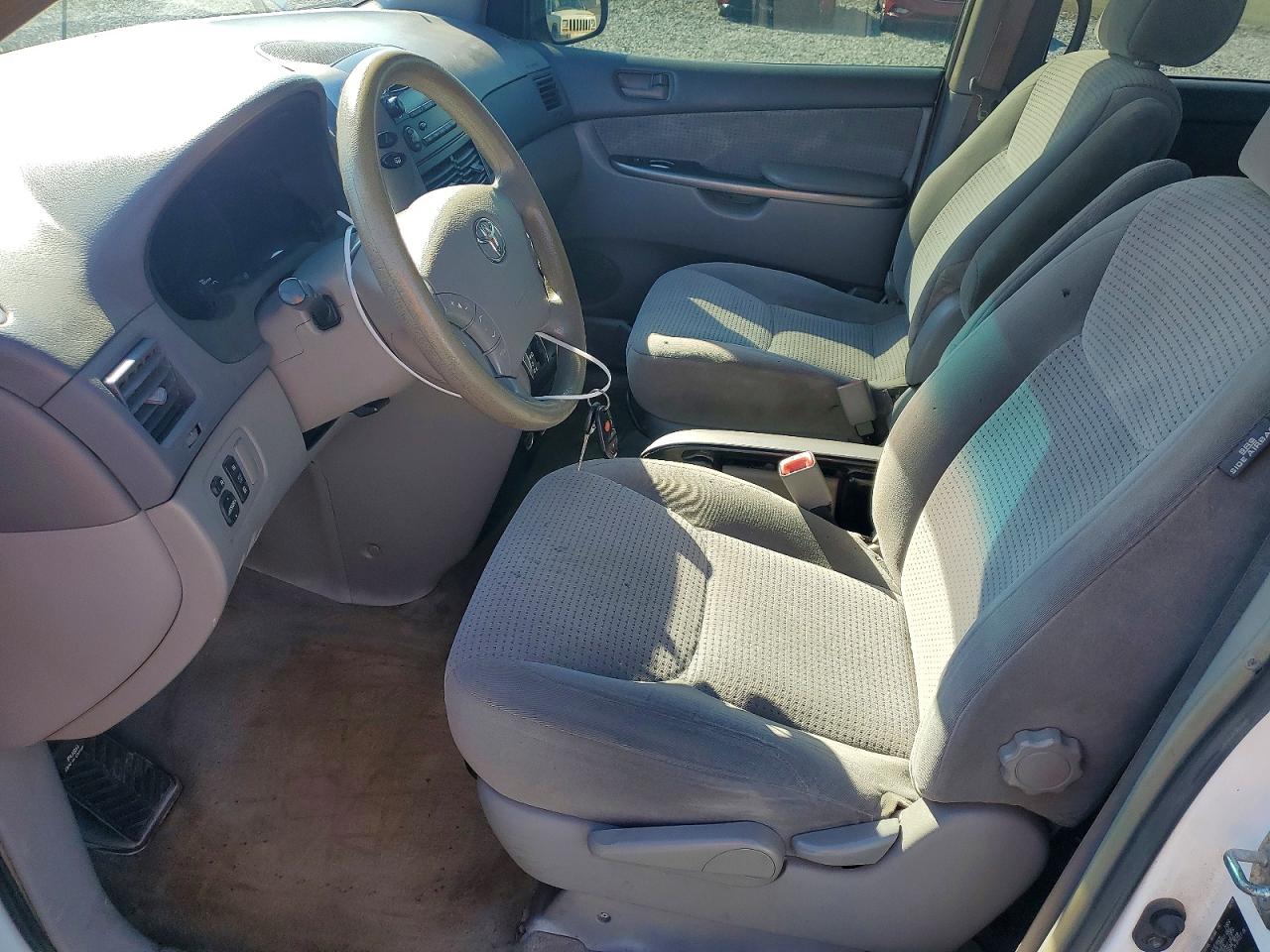 2006 TOYOTA SIENNA CE photo 19