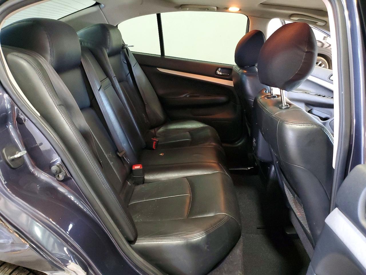 2009 INFINITI G37 photo 10