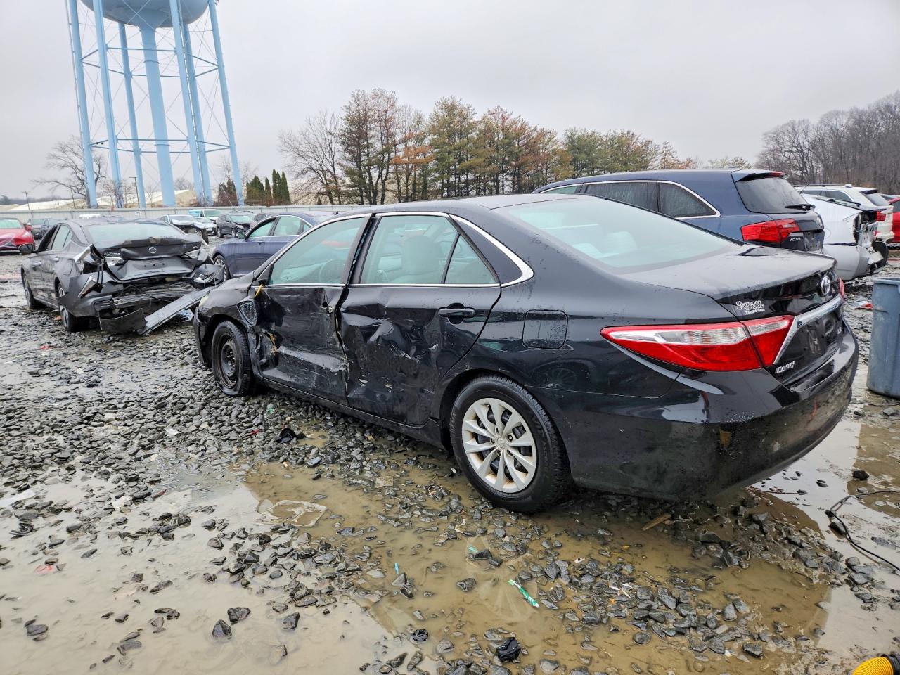 2016 TOYOTA CAMRY LE photo 3