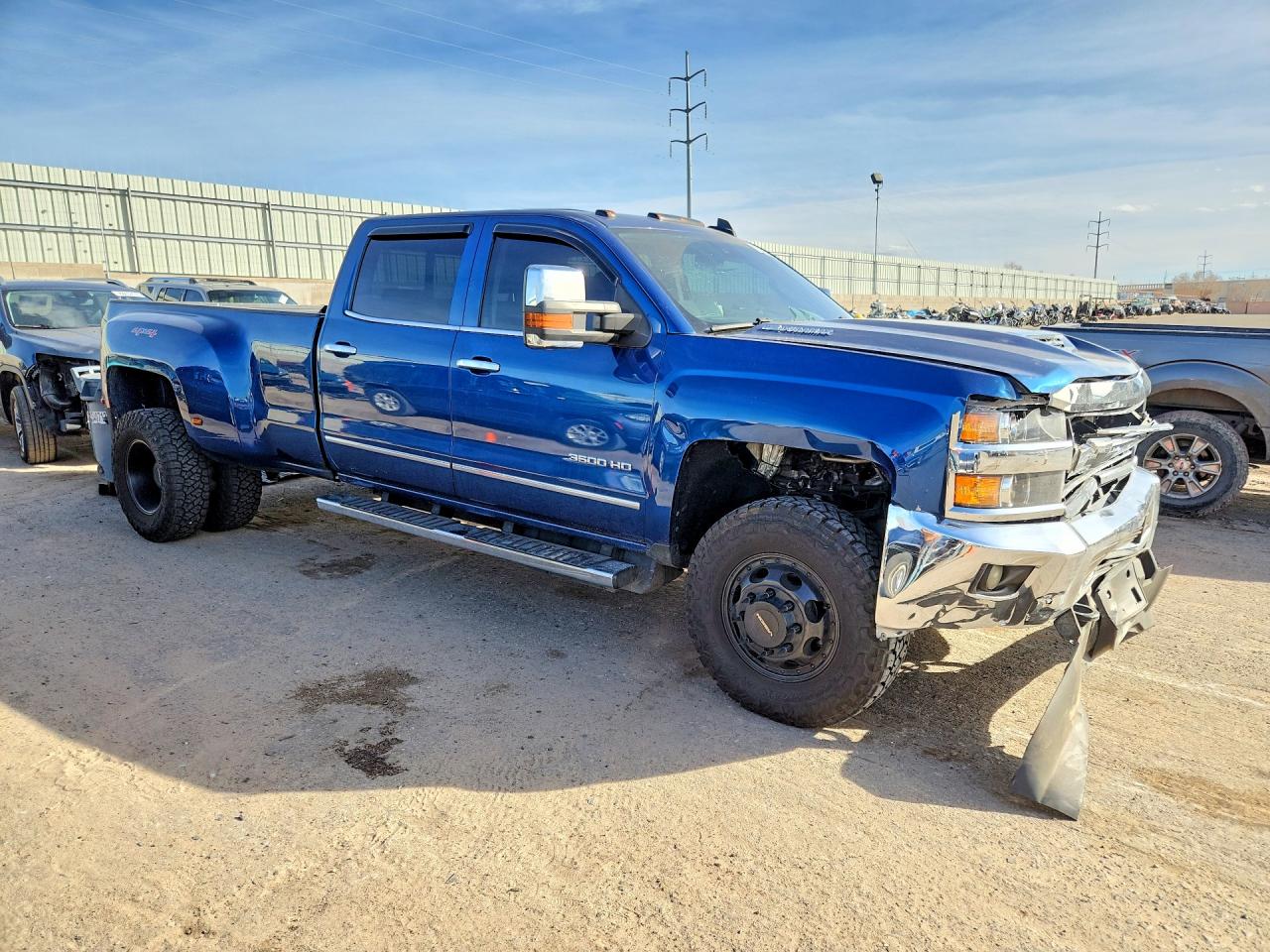 2017 CHEVROLET SILVERADO K3500 LTZ photo 4