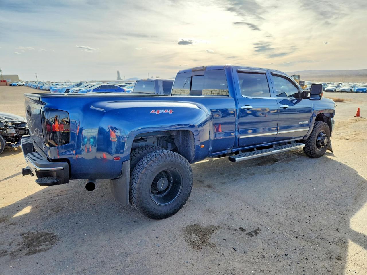 2017 CHEVROLET SILVERADO K3500 LTZ photo 3