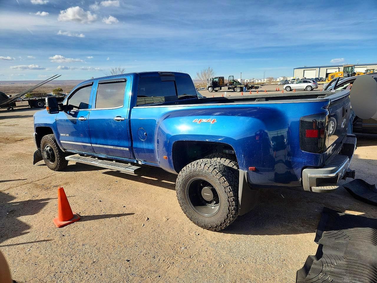 2017 CHEVROLET SILVERADO K3500 LTZ photo 2
