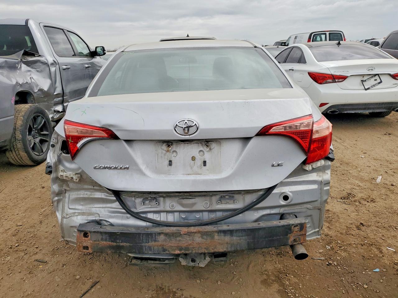 2018 TOYOTA COROLLA LE photo 10