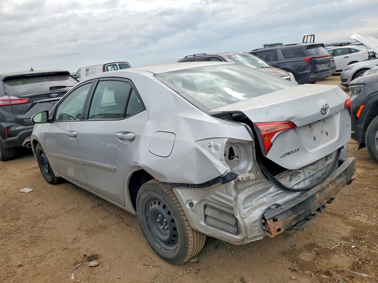 2018 TOYOTA COROLLA LE photo 3