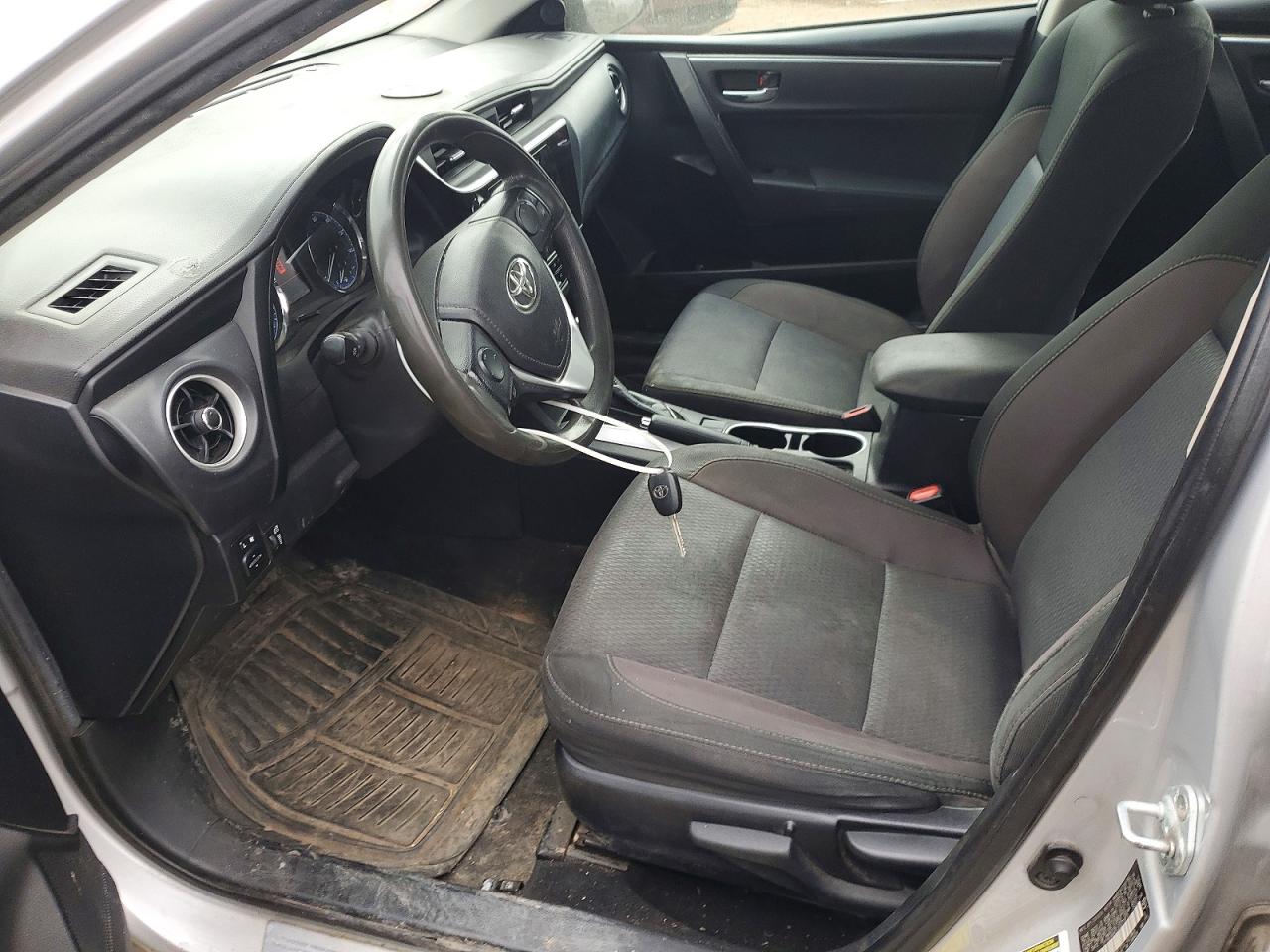 2018 TOYOTA COROLLA LE photo 12