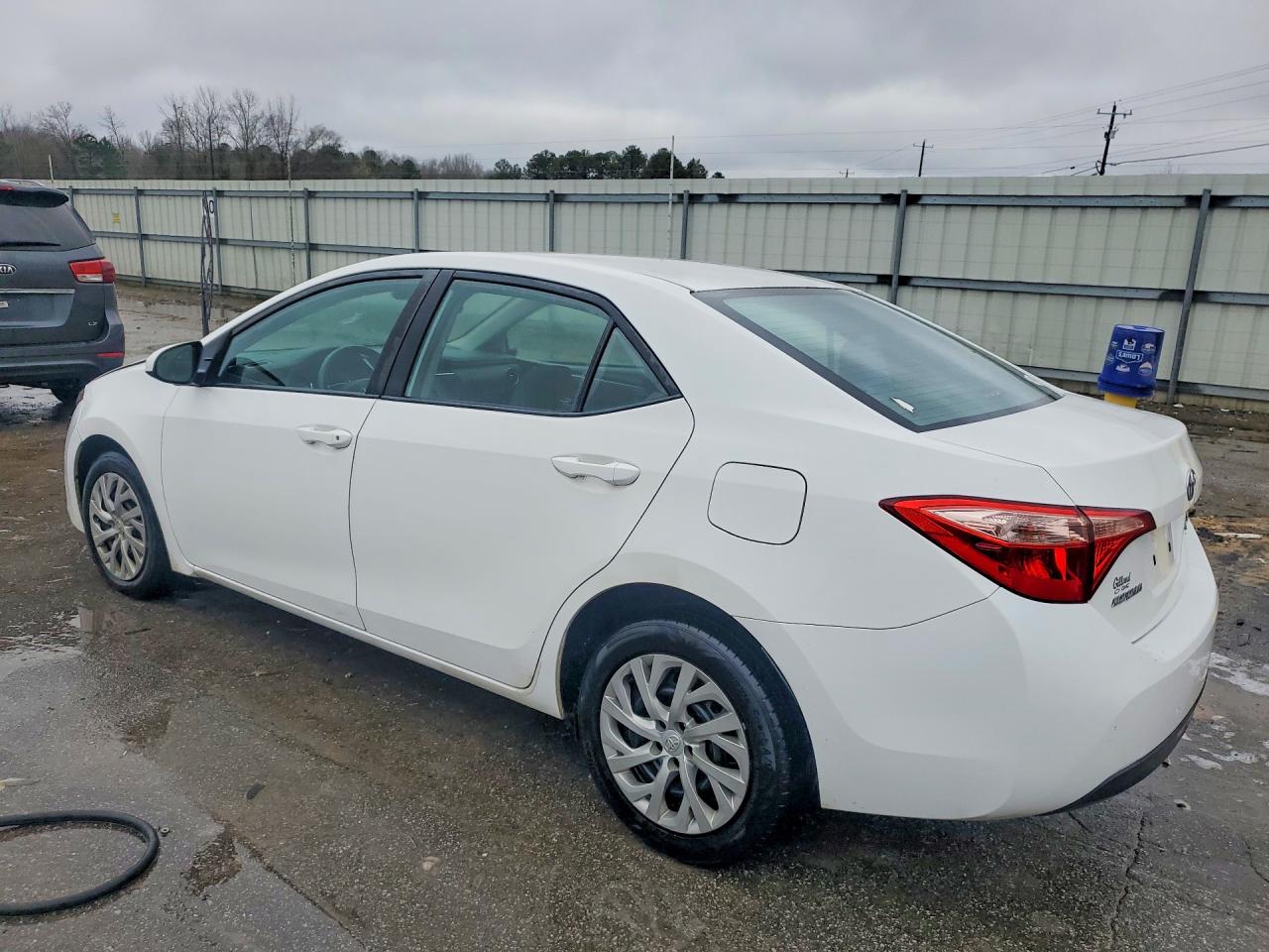 2019 TOYOTA COROLLA LE photo 2
