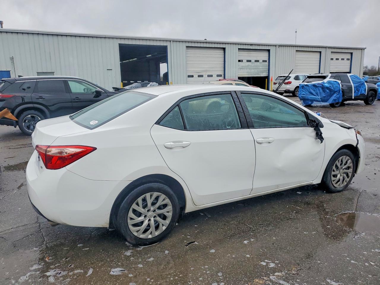 2019 TOYOTA COROLLA LE photo 3